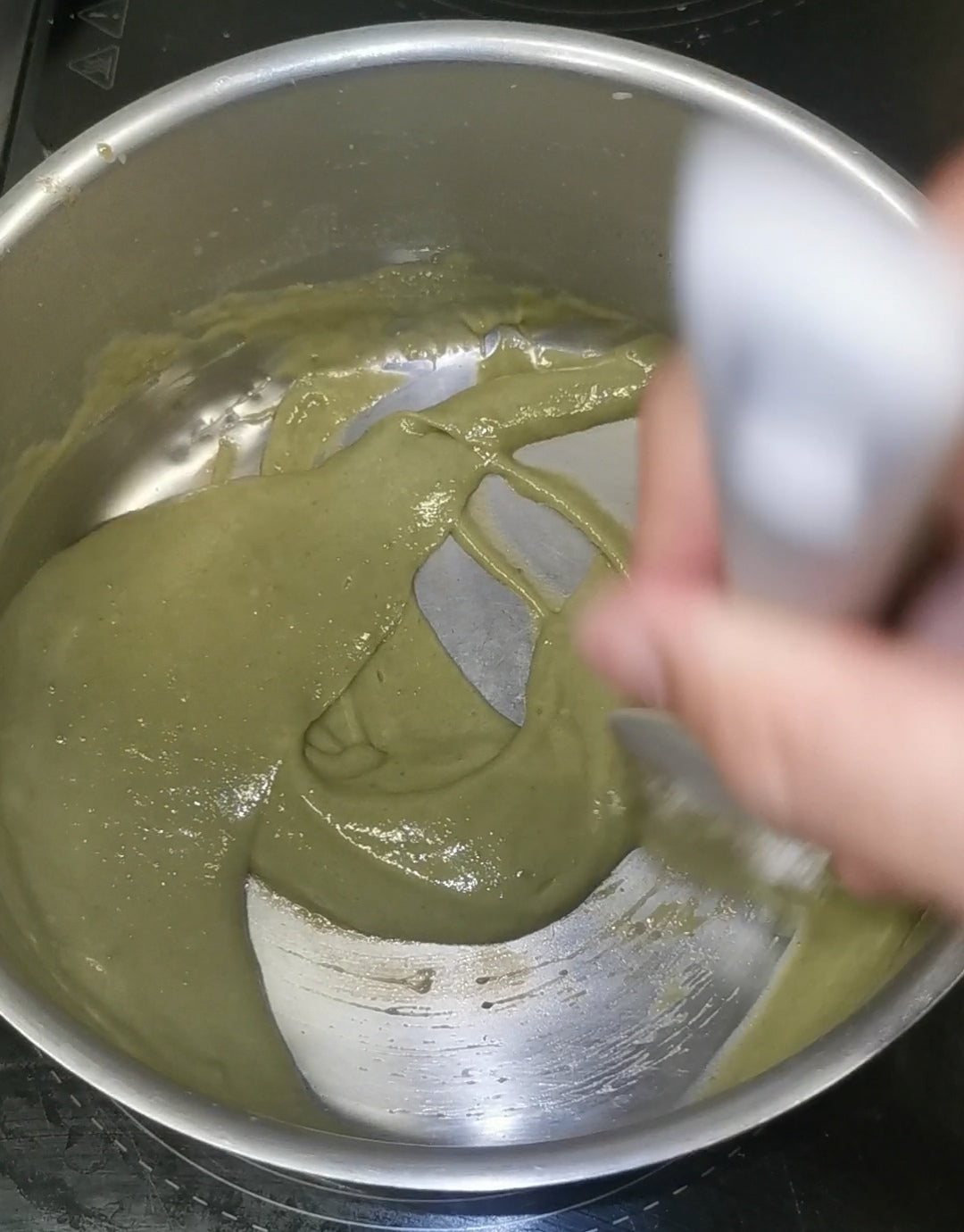 Préparation pour la crème pâtissière au matcha