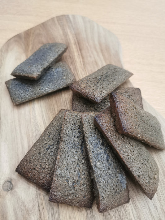 FINANCIER AU SESAME NOIR/黒ごまのフィナンシェ